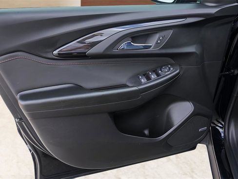 Used 2021 Chevrolet TrailBlazer RS w/ Technology Package image 24