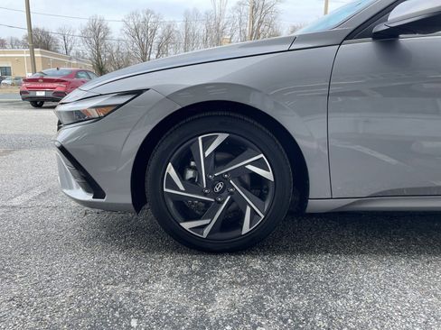 Used 2025 Hyundai Elantra SEL image 29