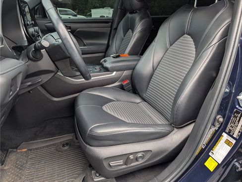Used 2022 Toyota Highlander XSE AWD/4WD image 10