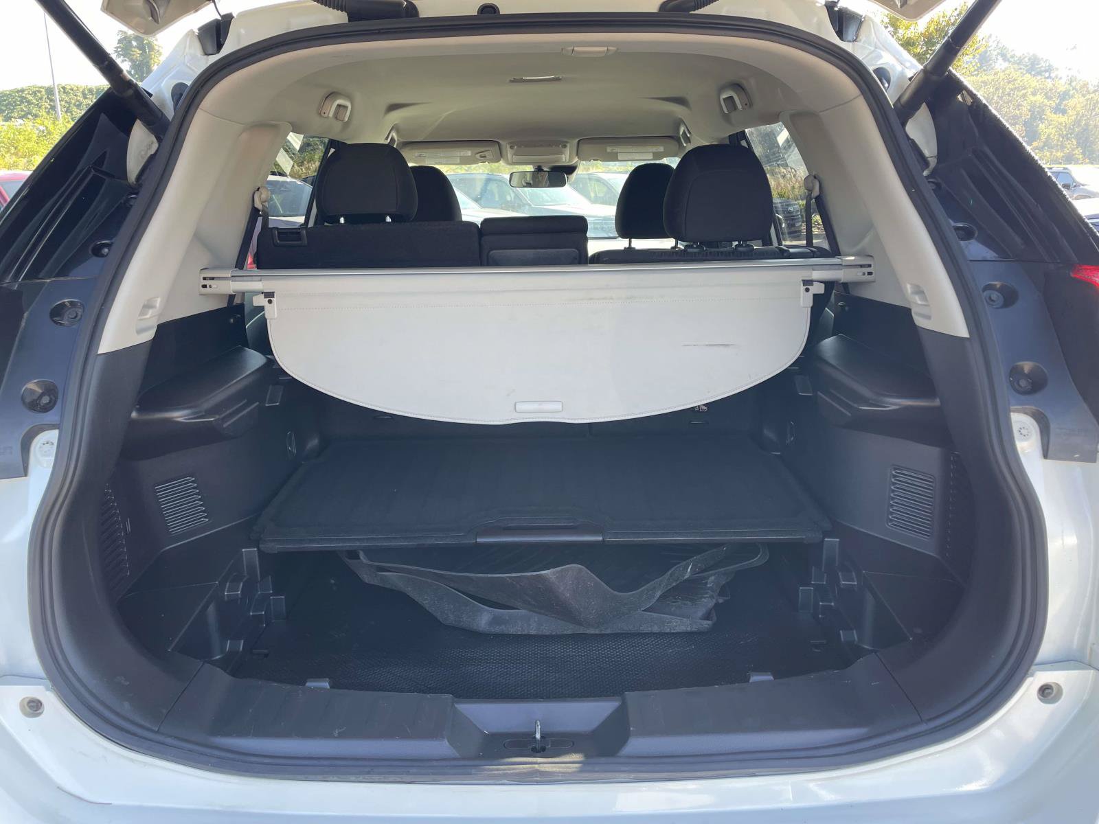 Used 2020 Nissan Rogue SV FWD image 30