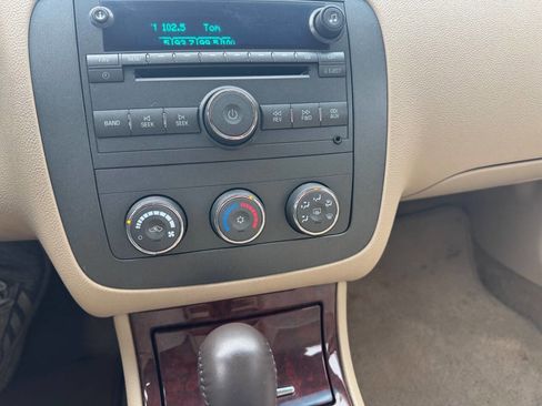 Used 2008 Buick Lucerne CX image 20