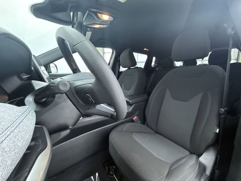 Used 2024 Jeep Compass Sport image 10