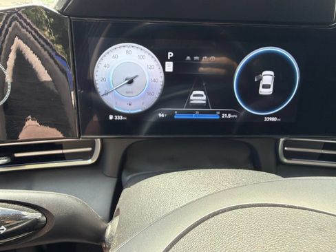 Used 2025 Hyundai Elantra SEL FWD image 2