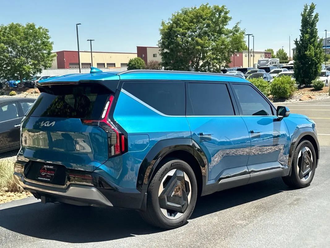 Used 2024 Kia EV9 Land w/ Towing Package AWD/4WD image 35