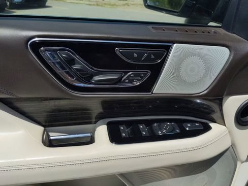 Used 2022 Lincoln Navigator L Black Label image 18