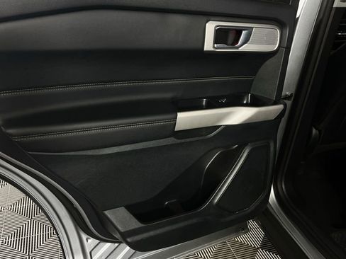 Used 2024 Ford Explorer Limited image 27