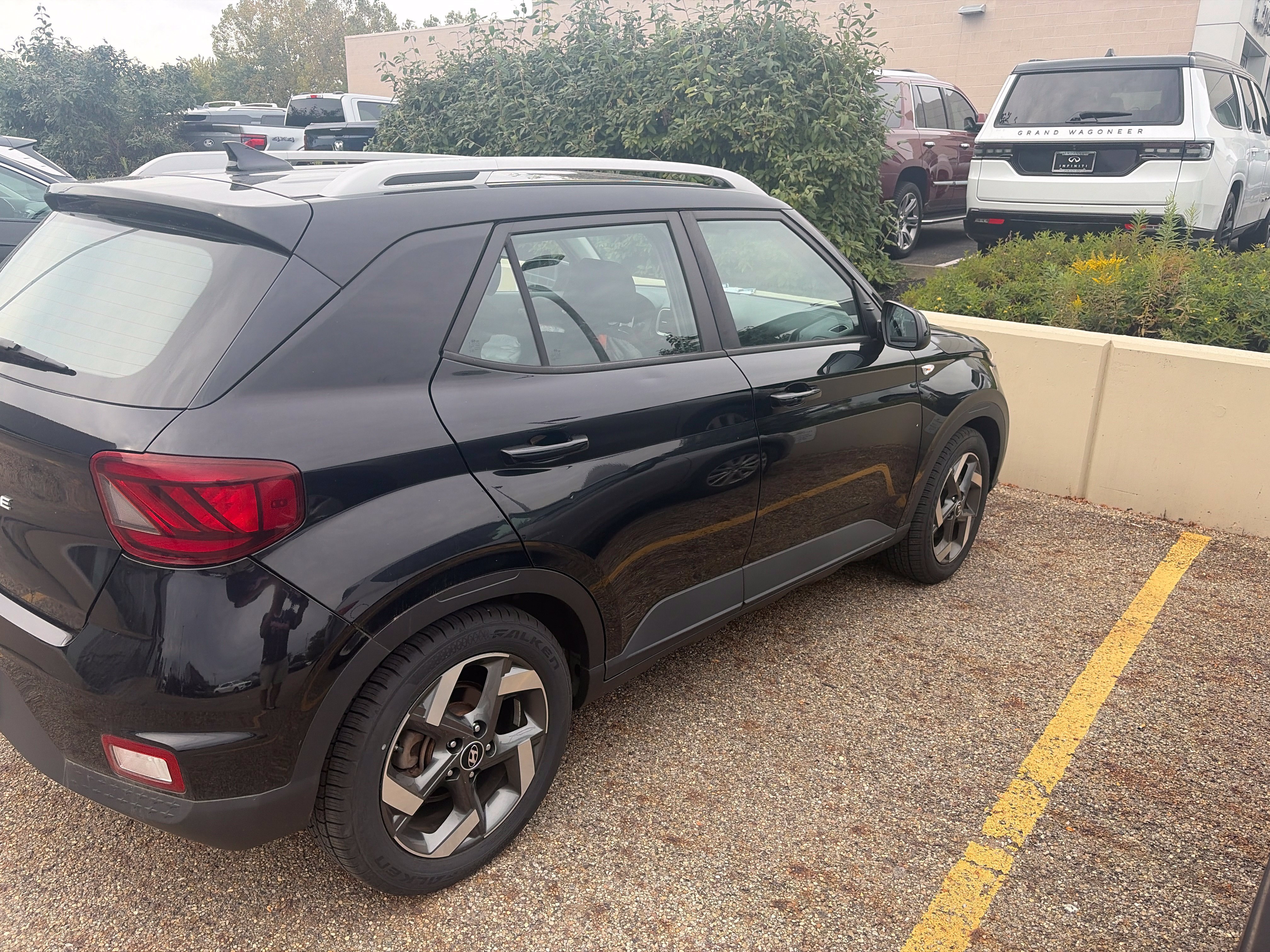 Used 2021 Hyundai Venue SEL w/ Premium Package FWD image 5