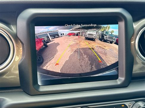 Used 2023 Jeep Wrangler Sahara image 15