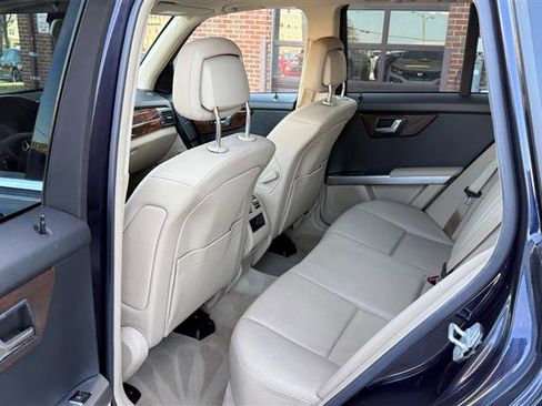 Used 2011 Mercedes-Benz GLK 350 4MATIC image 16