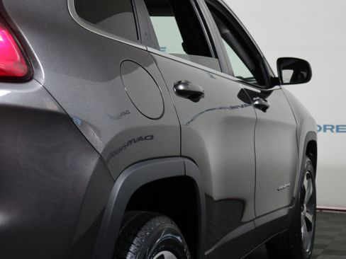 Used 2019 Jeep Cherokee Limited AWD/4WD image 5