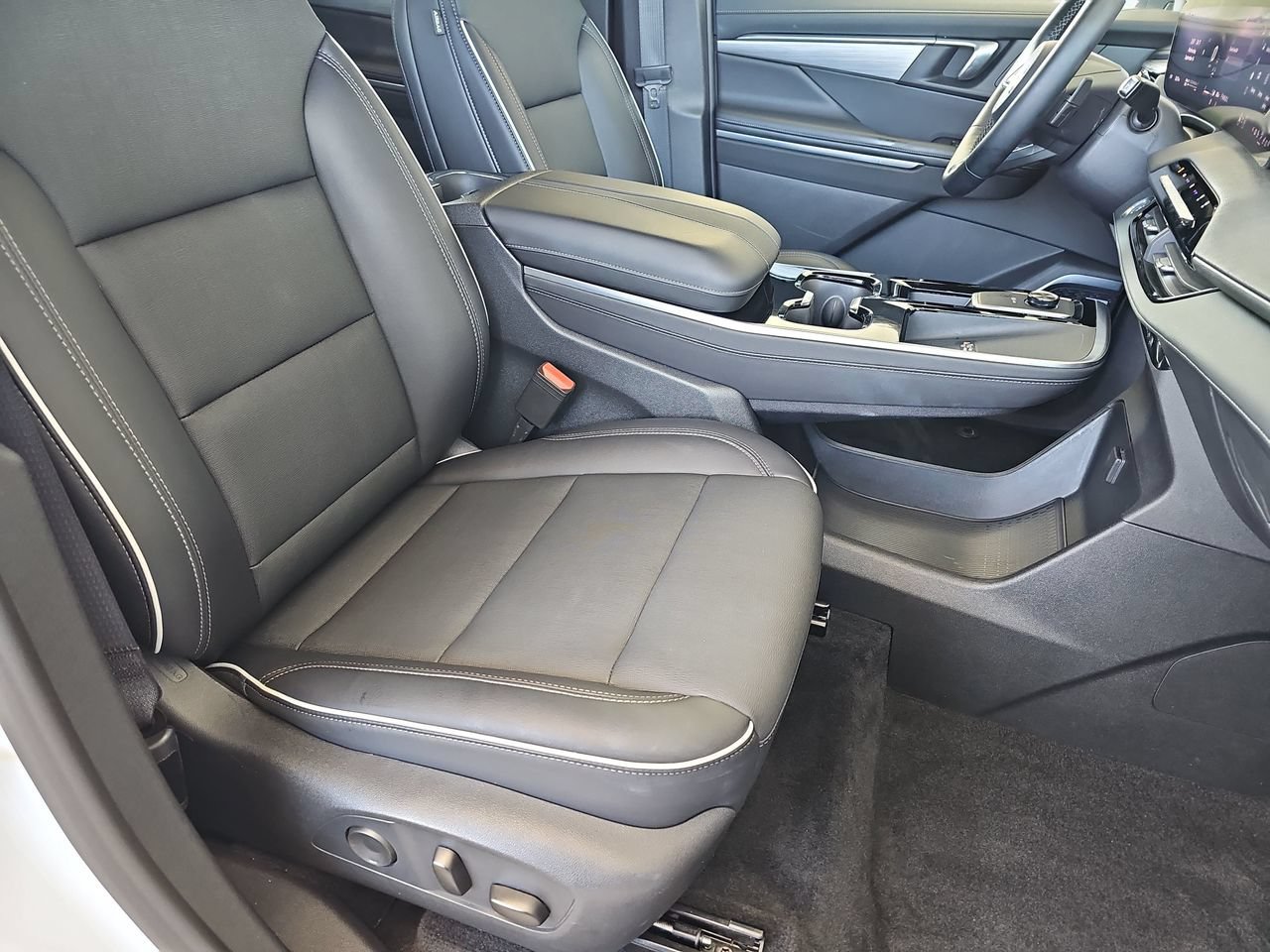 Used 2026 Buick Enclave Preferred FWD image 13