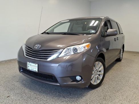 Used 2013 Toyota Sienna XLE AWD/4WD image 1