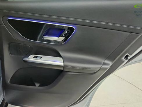 Used 2025 Mercedes-Benz GLC 300 4MATIC image 30