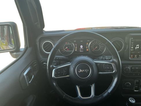 Used 2021 Jeep Wrangler Unlimited Sahara AWD/4WD image 12