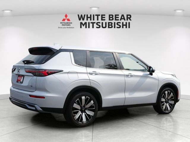 Used 2025 Mitsubishi Outlander AWD image 5