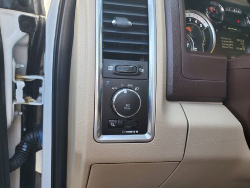 Used 2018 RAM 3500 SLT w/ Luxury Group image 9