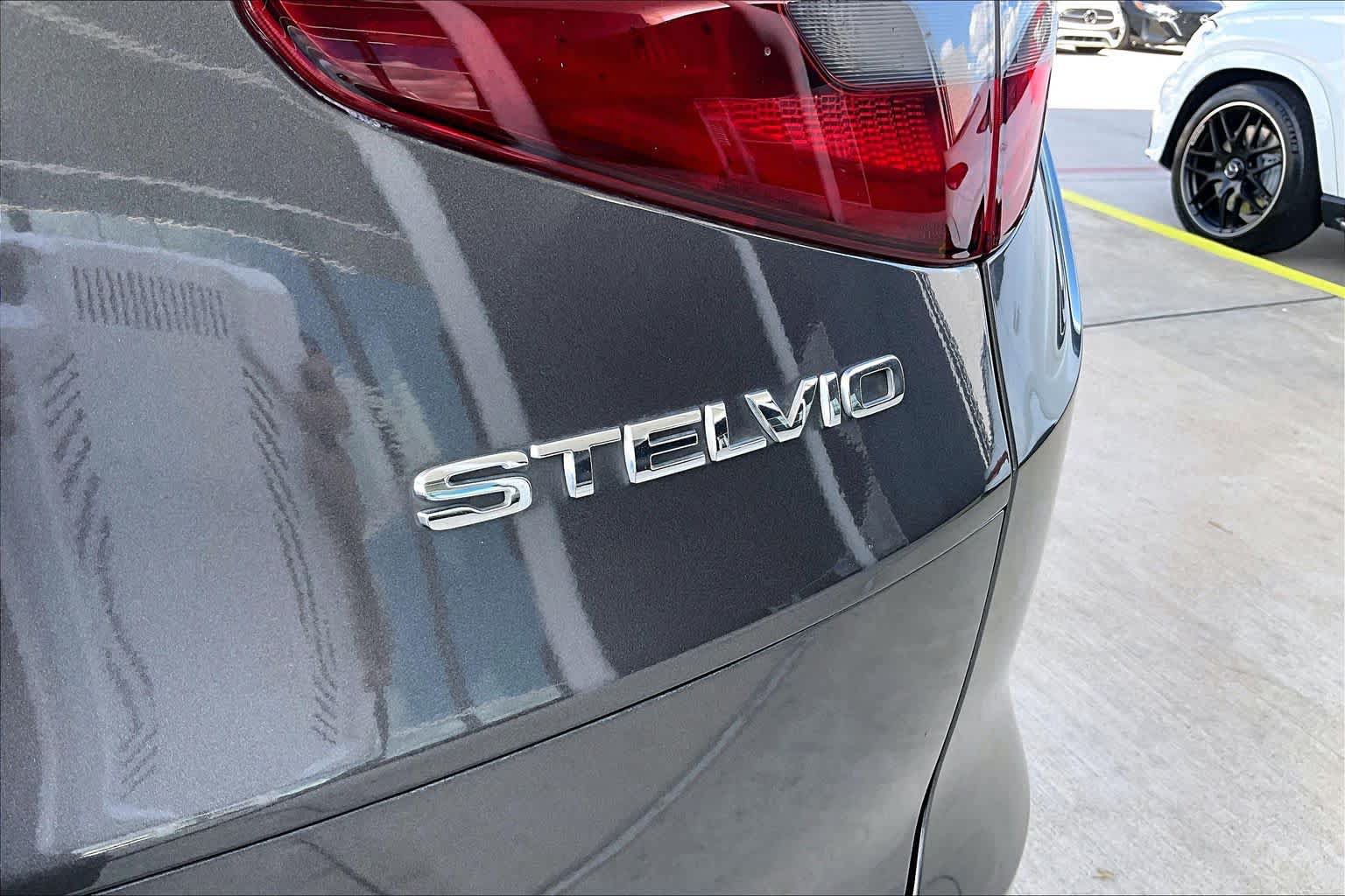 Used 2023 Alfa Romeo Stelvio Veloce AWD/4WD image 28