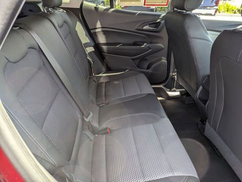 Used 2025 Chevrolet Trax LT w/ LT Convenience Package FWD image 29