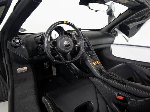 Used 2016 McLaren 675LT Spider image 15