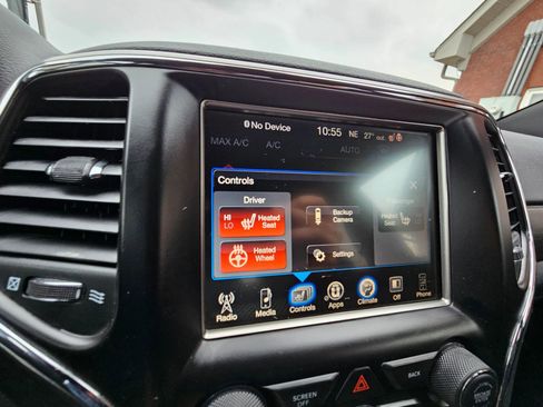 Used 2017 Jeep Grand Cherokee Altitude image 24