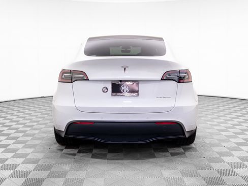 Used 2022 Tesla Model Y Long Range image 5