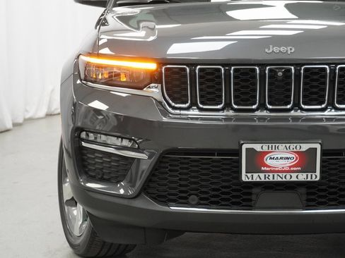 Certified 2022 Jeep Grand Cherokee Limited w/ Luxury Tech Group II image 6