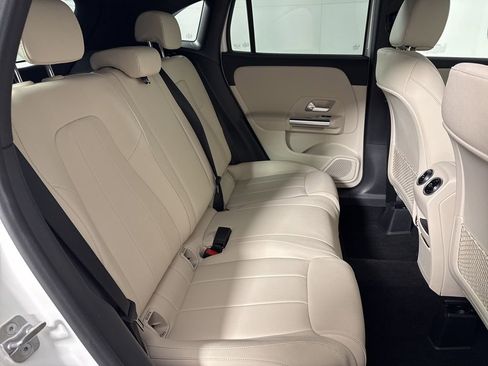 Certified 2025 Mercedes-Benz GLA 250 4MATIC image 17