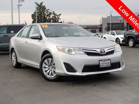 Used 2012 Toyota Camry LE image 2