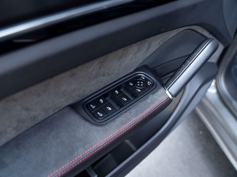 Certified 2023 Porsche Cayenne GTS AWD/4WD image 18