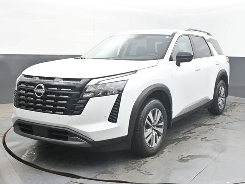 New 2026 Nissan Pathfinder SL FWD image 3