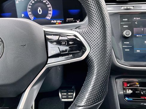 Used 2022 Volkswagen Tiguan SE R-Line image 25