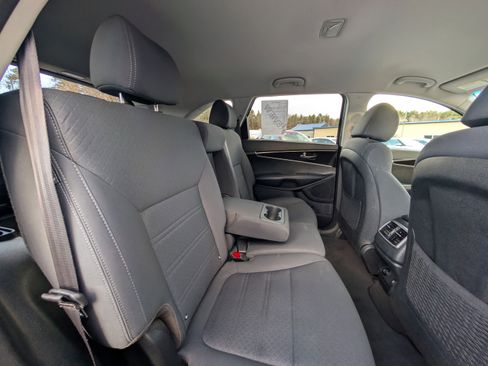 Used 2019 Kia Sorento S image 38