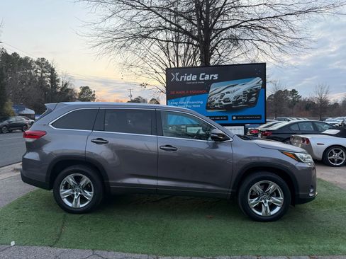 Used 2019 Toyota Highlander Limited image 3