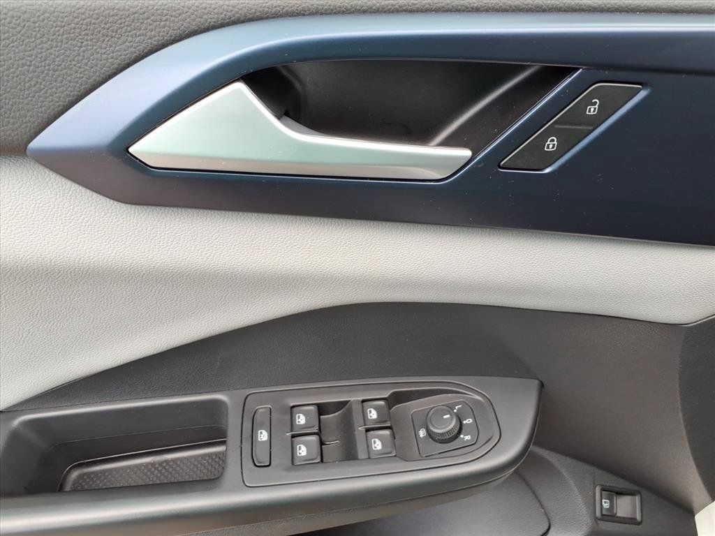 Used 2022 Volkswagen Taos SE w/ Panoramic Sunroof Package FWD image 20