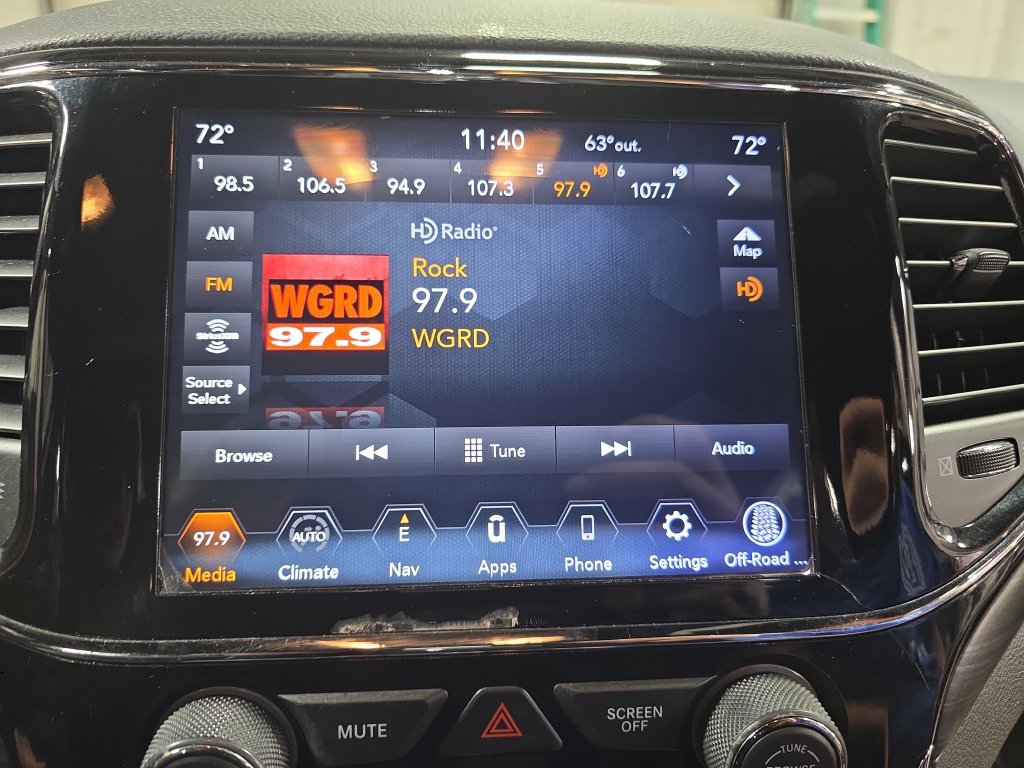 Used 2020 Jeep Grand Cherokee Laredo AWD/4WD image 21