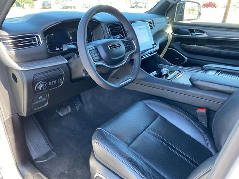 Used 2024 Jeep Wagoneer Series II w/ Flexible Seating Group image 31