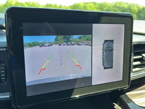 Used 2023 Ford Explorer Limited image 12