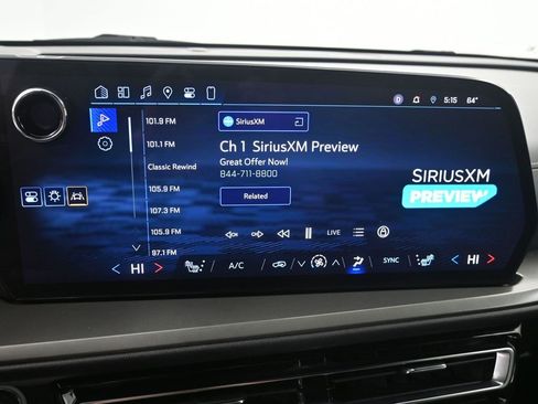 Used 2024 Chevrolet Traverse LT image 18