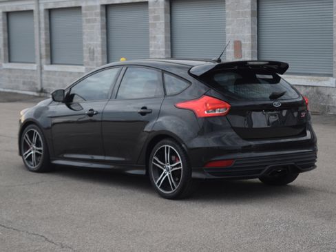 Used 2017 Ford Focus ST image 25