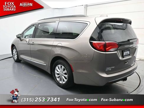 Used 2017 Chrysler Pacifica Touring-L FWD image 14
