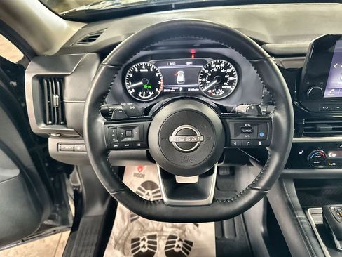 Used 2025 Nissan Pathfinder SL FWD image 17