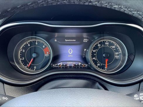 Used 2023 Jeep Cherokee Altitude Lux AWD/4WD image 19