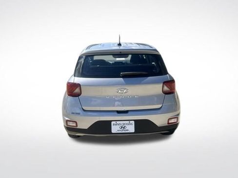 Used 2026 Hyundai Venue SE FWD image 4