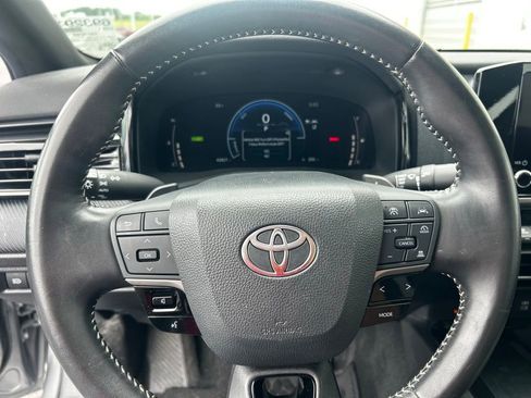Used 2025 Toyota Camry SE FWD image 22
