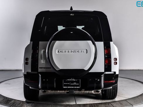 Used 2025 Land Rover Defender 130 X-Dynamic SE image 5