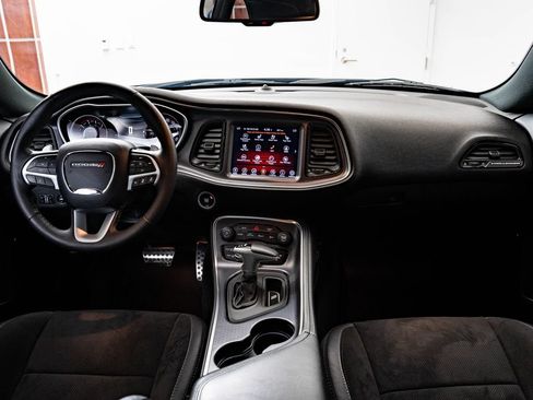 Used 2017 Dodge Challenger R/T Scat Pack w/ Leather Interior Group RWD image 31