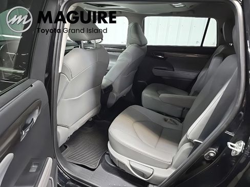 Used 2020 Toyota Highlander Limited AWD/4WD image 35