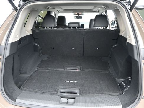 Used 2024 Nissan Rogue Platinum image 11