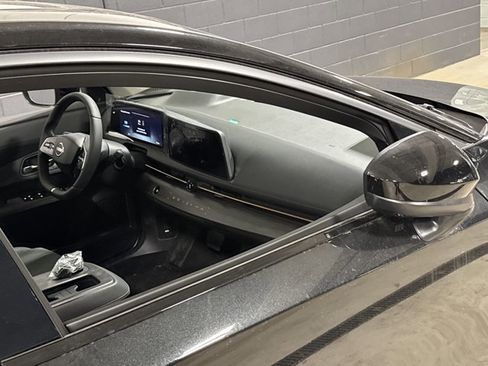 New 2025 Nissan Ariya AWD image 9