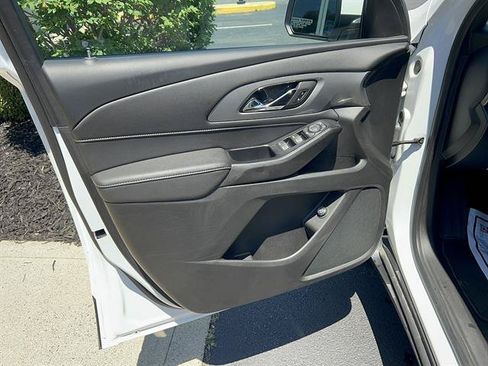Used 2023 Chevrolet Traverse LT FWD image 18